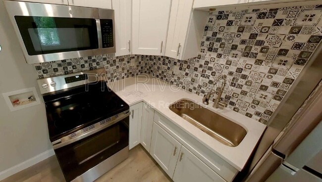 Photo - 151 W 17th St Unit 3