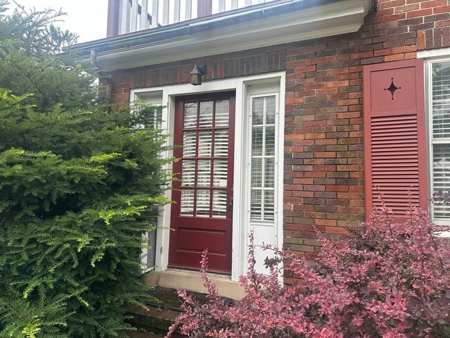 Photo - 401 E Lancaster Ave