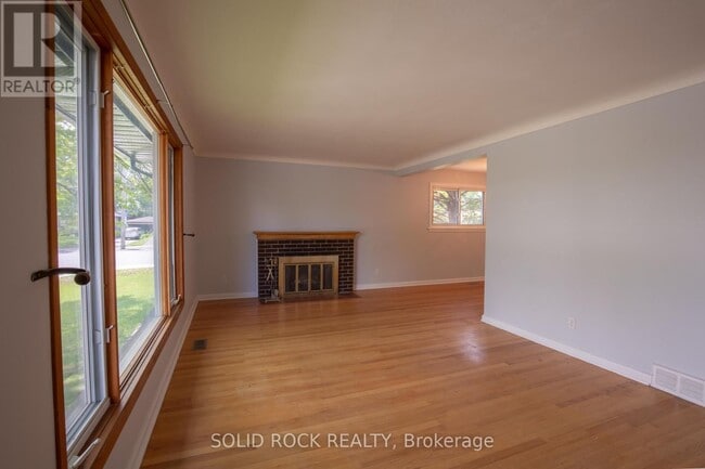 Photo - 2763 Kelly Ave