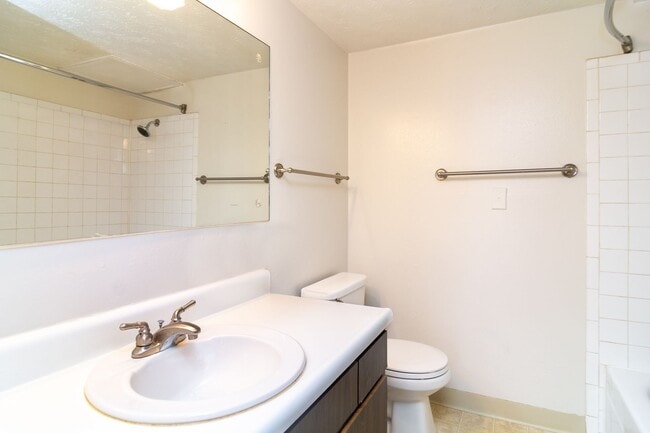 Photo - Cottonwood Apartments