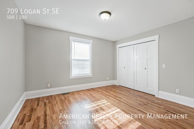 Photo - 709 Logan St SE