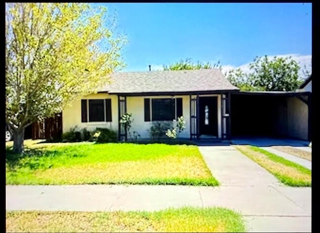 Building Photo - 1926 W Adams St