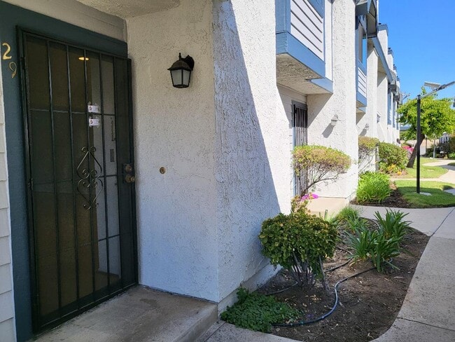 Photo - 19231 Sherman Way