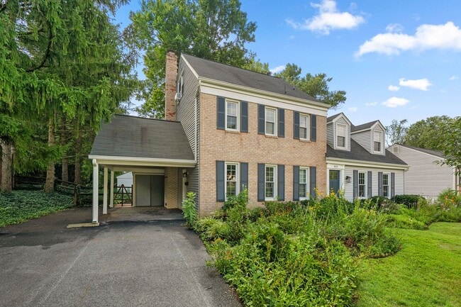 Building Photo - 5 Bed 3 Bath - Rockville Colonial - Update... Rental