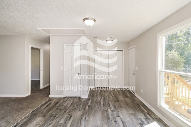 Photo - 501 Riley St