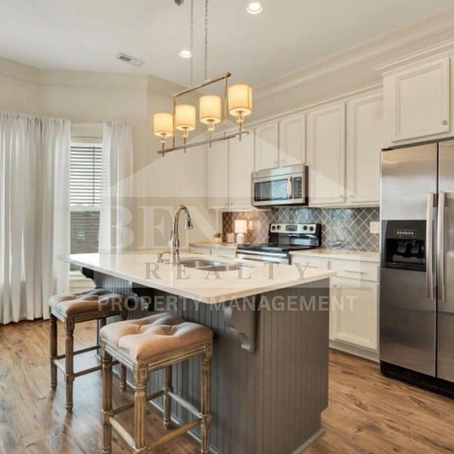 Photo - BEAUTIFUL EXECUTIVE TOWNHOME FOR RENT