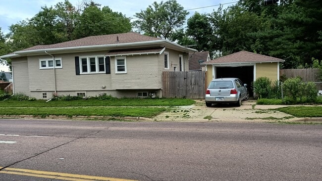 Building Photo - 1801 S Spring Ave