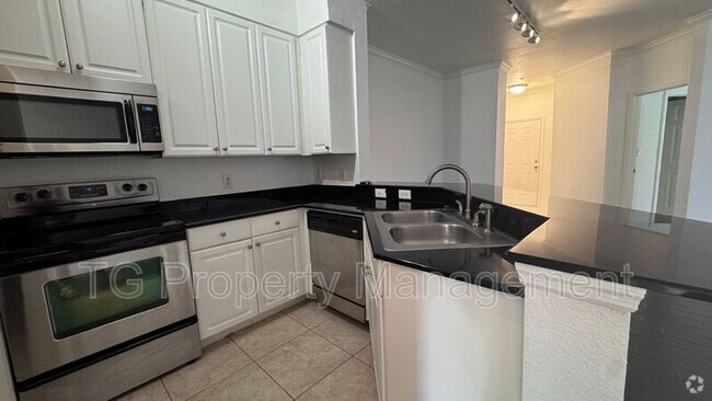Building Photo - 8539 Gate Pkwy W Unit 1721 Rental
