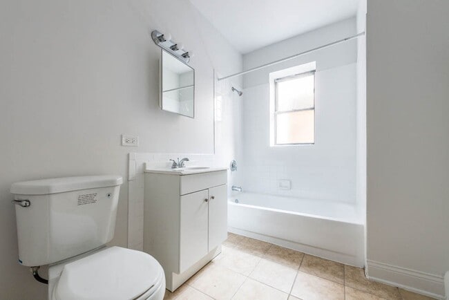 Photo - 5100-04 W Madison St Chicago, IL 60644