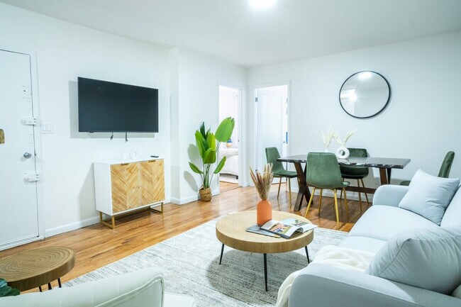 Photo - 220 E 49th St Unidad FL4-ID1021979P