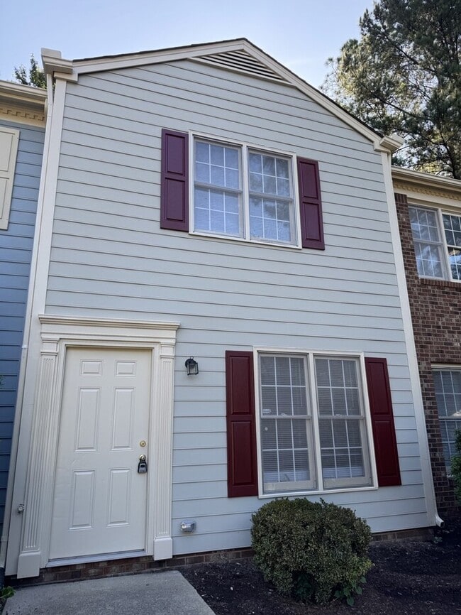 Building Photo - 2 bed 1.5 Bath