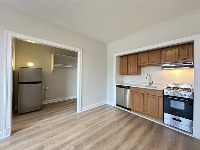 Photo - 3335 W Diversey Ave Unit 731