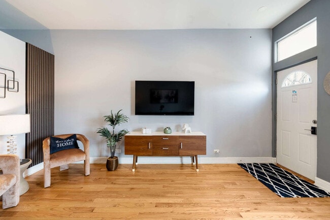 Photo - 109 S Paulina St Unidad ID1244958P