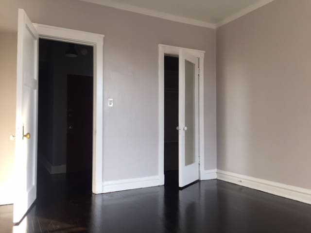 Photo - 5129 S Ingleside Ave Unit 1 Front