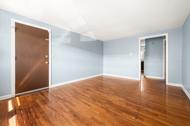 Building Photo - 30 Deerfield Ct Unit D