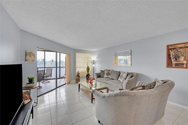 Building Photo - 7250 Fairfax Dr Unit 302