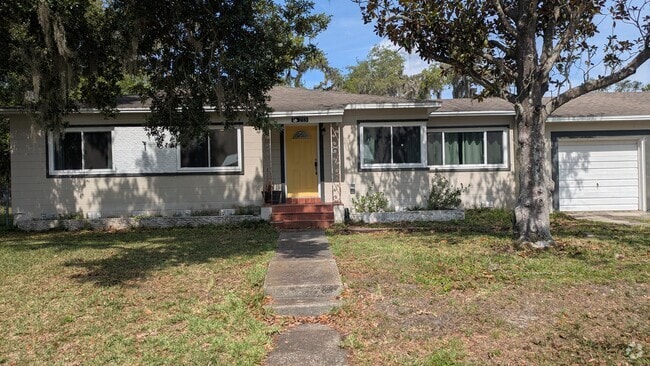 Building Photo - 215 S Elm Rd Rental