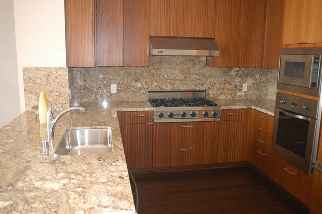 Building Photo - 38 N Almaden Blvd Unit Penthouse