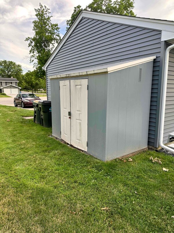 Photo - 23W234 Edgewood Ct