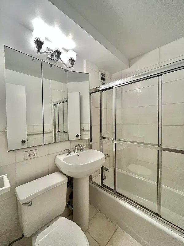 1570 1st Ave Unit 3D