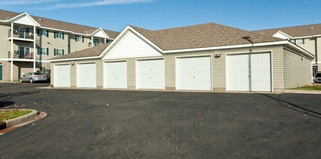 Eagle Pointe (2550 Voyageur)