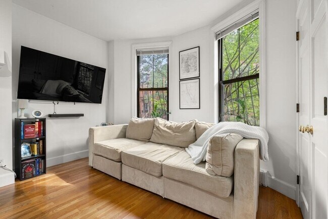 Photo - 20 Concord Square Unit 2