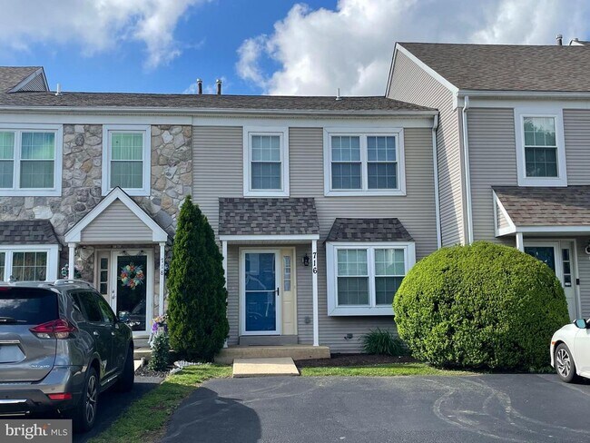 Photo - 716 Heather Ln Townhome