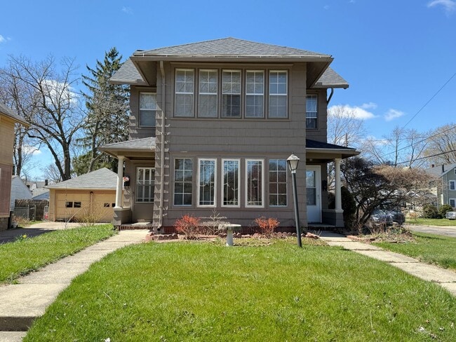 Building Photo - 1000 S W Ave Unit Lower