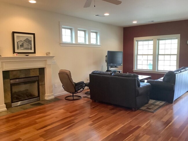 Photo - Three bedroom home near N. Mountain Nature Park. | Available April