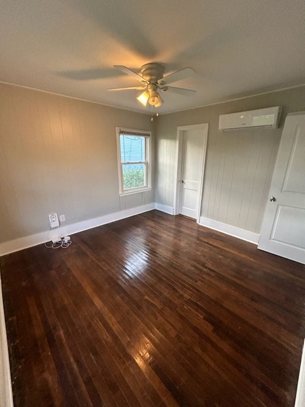 Photo - 745 Queen Ave NW