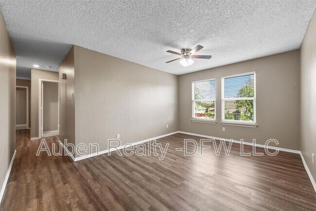 Photo - 319 SE 3rd St Unidad 104