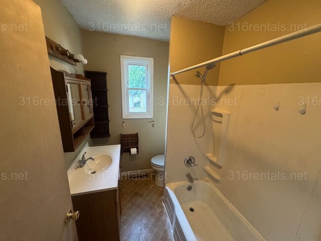 Photo - $1150 - 3 bed 1 bath - Single Family Home