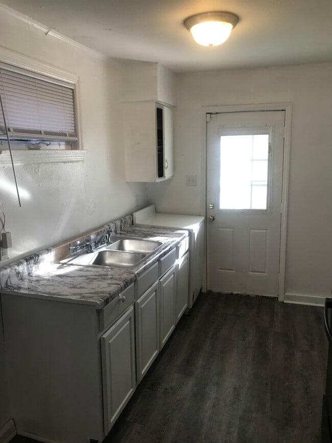 604 E Highland Ave