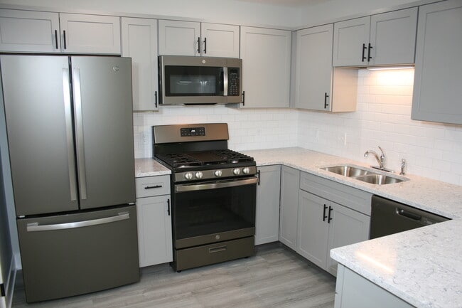 Photo - Chateau Village and Deer View Apartments