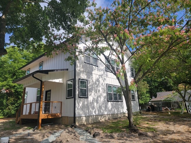 Building Photo - 624 Grace Ave Rental