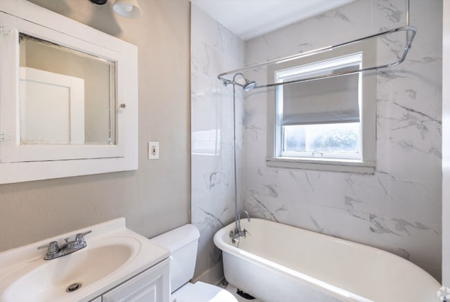 Photo - 301-311 W Leuda St Unidad 301E