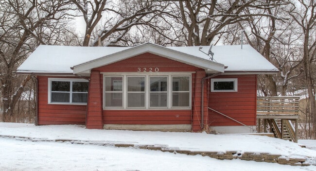 Building Photo - Beautiful 3 Bedroom 1 Bath Home - Pyramid ...