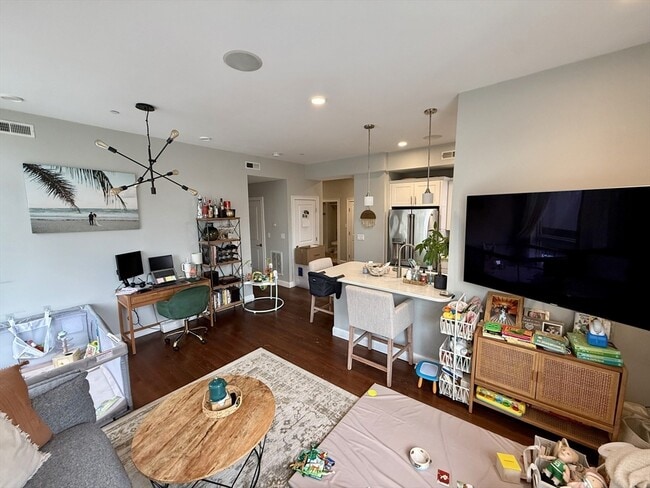 Photo - 170 W Broadway Unit 201