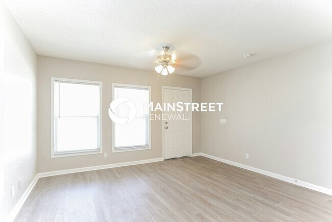 Photo - 3 Bedroom Pet-Friendly Home in St Petersburg, FL with Main Street Renewal