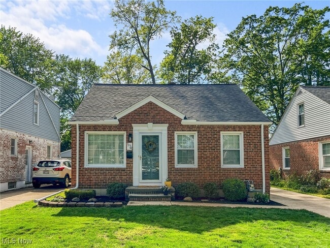 Photo - 574 Huntmere Dr House