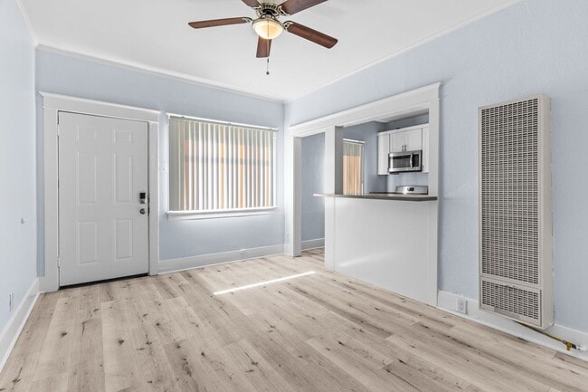 Photo - 1819 E 7th St Unidad 1819 1/2