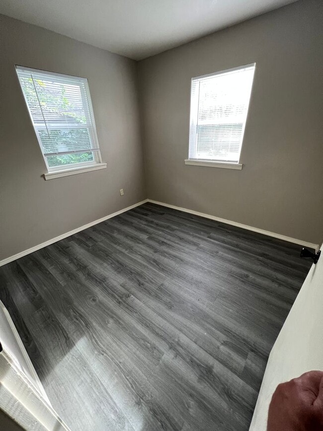 2 Bed 1 Bath House - 2 Bed 1 Bath House