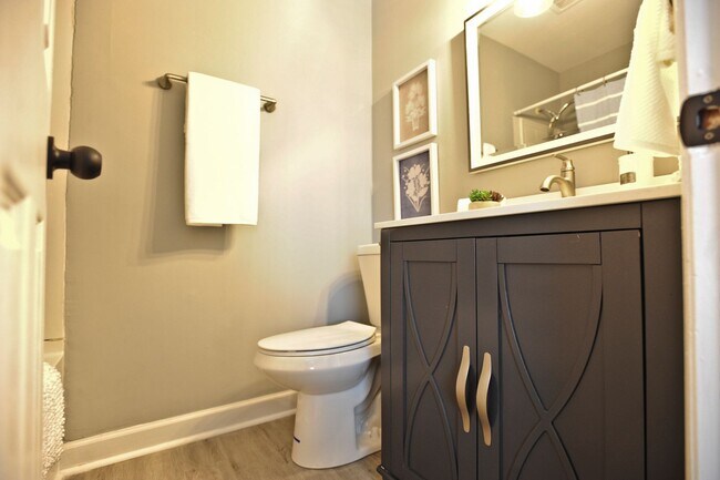 Photo - 133 N Spring St