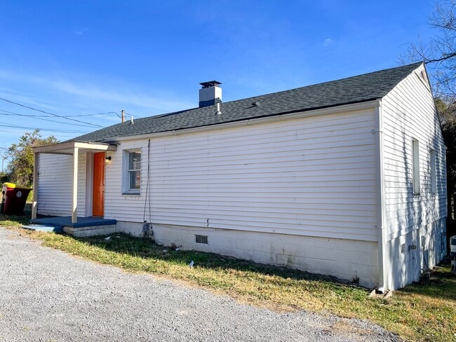 Photo - 310 St Luke St