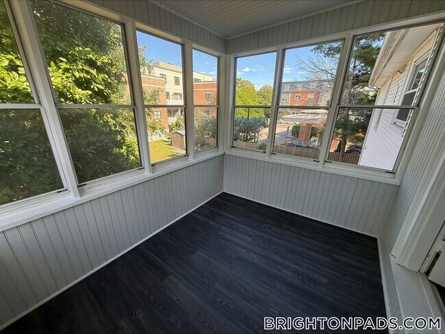 15 Surrey St Unit 2