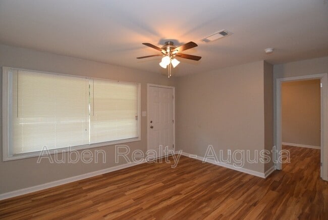 Photo - 1928 Wylie Dr