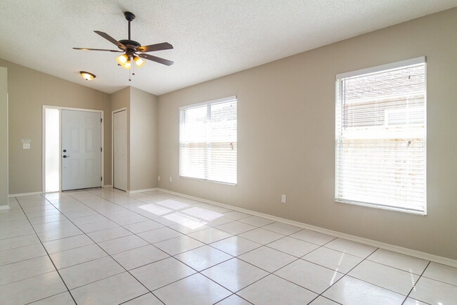 Photo - 13500 Glasser Ave