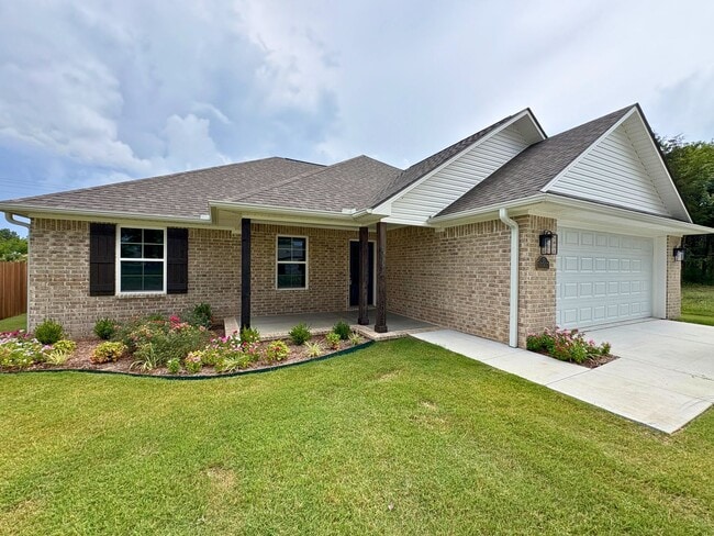 Building Photo - Newly Constructed 3bd/2ba Home!