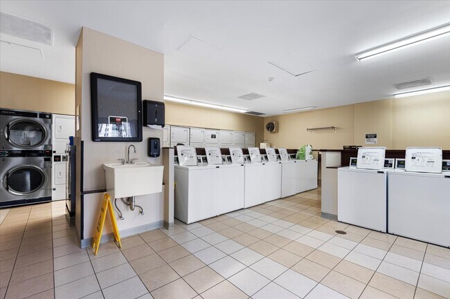 Photo - 30 E Huron St Unidad 2003