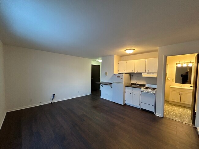 Photo - 134 E Johnson